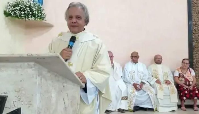 Arcebispo de Vitória da Conquista transfere padre de Itarantim após polêmicas