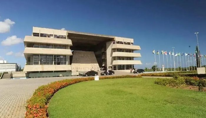 Atraso no PCCV do TJ-BA provoca greve e bloqueia votações na AL-BA