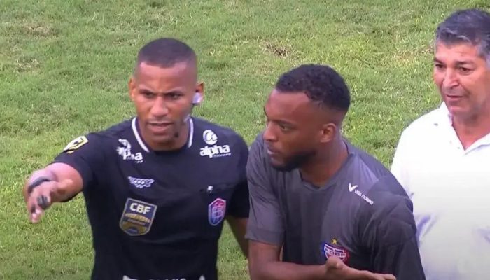 Bahia de Feira denuncia racismo contra goleiro Deijair na Série B do Baiano