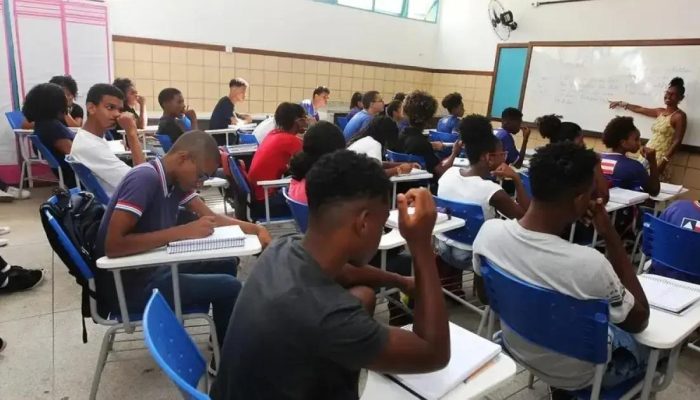 Bahia tem aumento de 17% na frequência escolar no ensino médio
