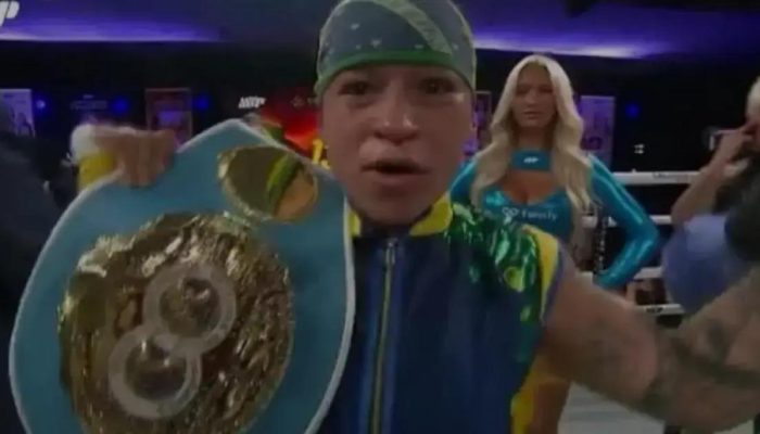 Beatriz Ferreira vence e mantém seu título mundial no boxe em Orlando