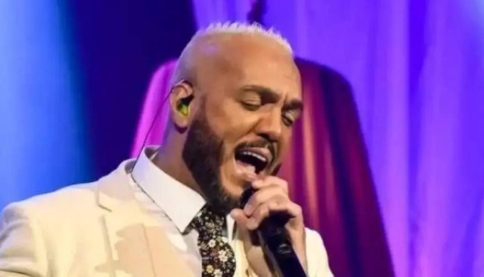 Belo assina contrato com a Globo para nova novela das 21h