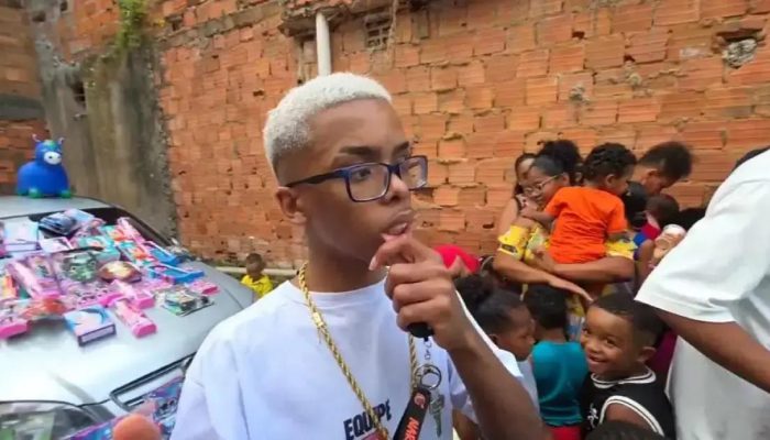 Boca de 09 distribui brinquedos em Salvador após polêmicas na web