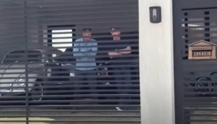 Bolsonaro aparece em vídeo durante prisão domiciliar e visita da oposição