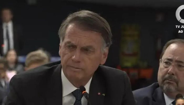 Bolsonaro nega apoio a ato antidemocrático e critica pedidos de AI-5