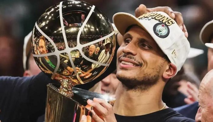 Boston Celtics renova contrato com Joe Mazzulla, campeão da NBA em 2024