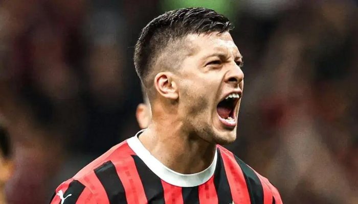 Botafogo busca a contratação de Luka Jovic, atacante do Milan