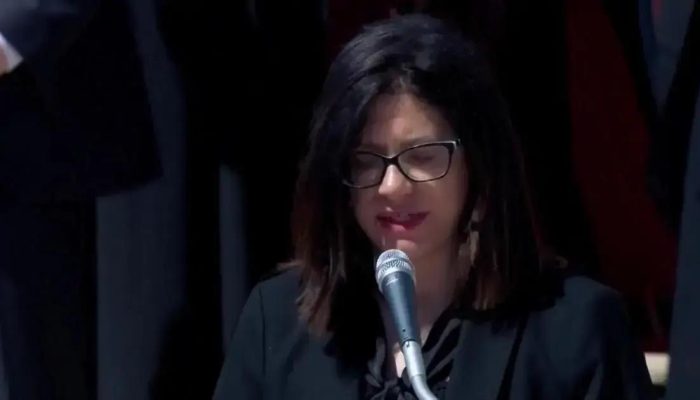 Brasileira brilha ao ler oração para o Papa Francisco em seu funeral