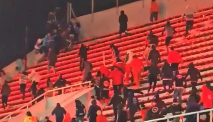 Briga Generalizada Cancela Independiente x Universidad de Chile na Libertadores