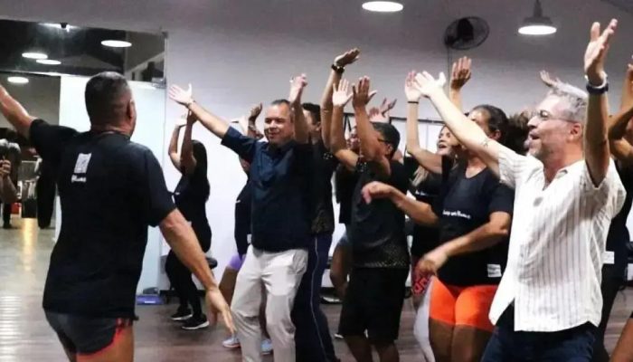 Bruno Monteiro dança Ivete Sangalo em ensaio pré-Micareta de Feira
