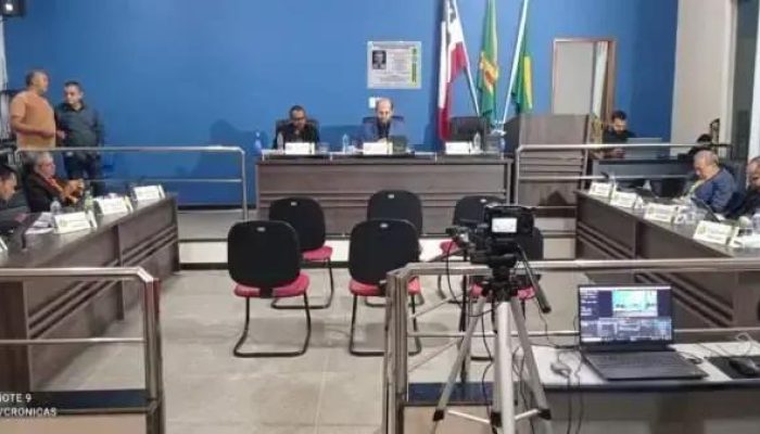 Câmara de Itarantim discute polêmica taxa de ambulantes na festa