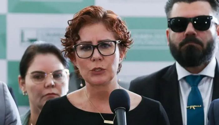 Câmara dos Deputados concede licença de 127 dias a Carla Zambelli