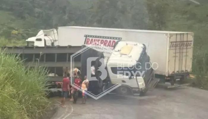 Caminhão capota na Serra do Marçal e provoca mortes de animais