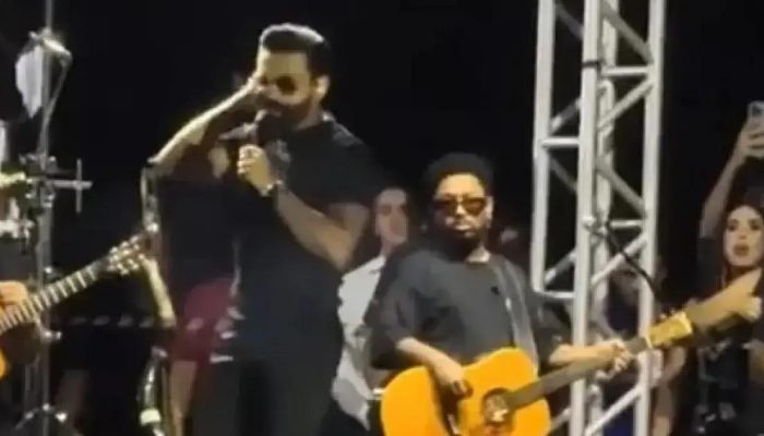 Cantor Pablo interrompe show após mulher lançar objetos no palco no Piauí