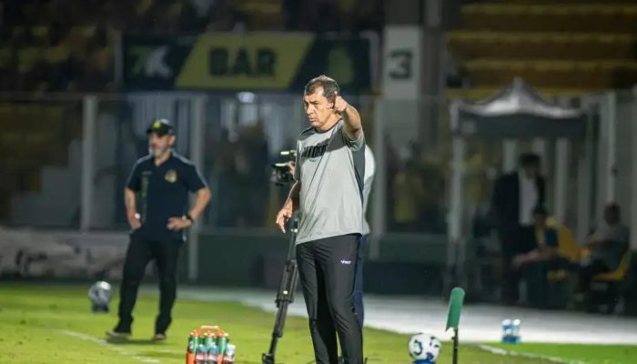 Carille elogia evolução do Vitória após empate com o Mirassol