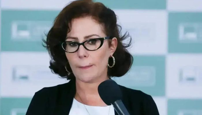 Carla Zambelli: Deputada na Lista Vermelha da Interpol a Pedido de Moraes
