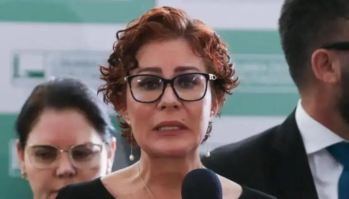 Carla Zambelli planeja candidatar-se na Itália caso não retome mandato no Brasil