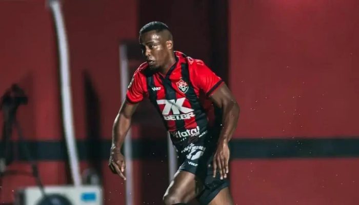 Carlos Eduardo se despede do Vitória sem marcar gols; possível destino revelado