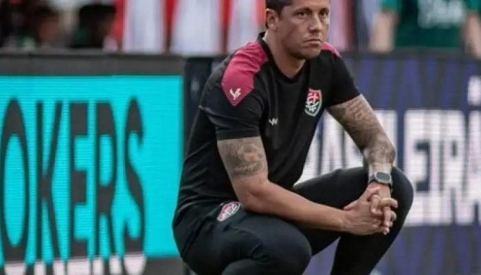 Carpini escapa de suspensão e comanda Vitória contra o Santos