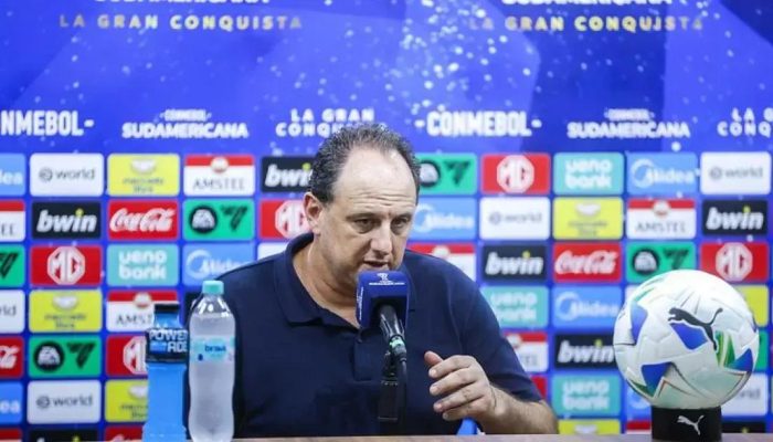 Ceni critica falha de comunicação após eliminação do Bahia na Sul-Americana