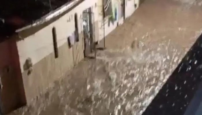 Chuva forte causa alagamentos em Cachoeira e impacta a cidade