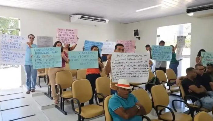 Concursados se mobilizam contra cargos comissionados na Câmara de Sento Sé
