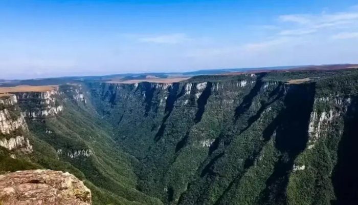 Criança de 11 anos cai de cânion em Cambará do Sul durante visita
