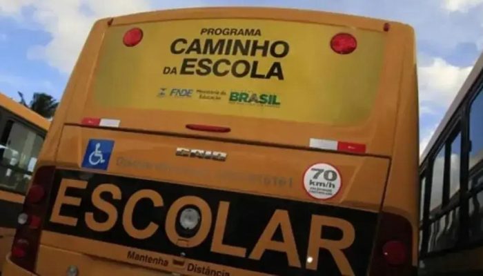 Criança de 2 anos fica 7 horas esquecida em van escolar na Bahia