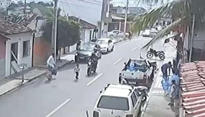 Criança é atropelada por motocicleta em Jequié na Bahia