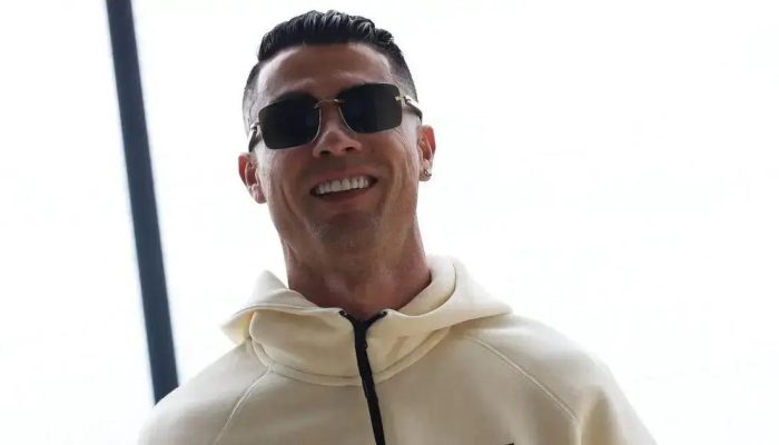 Cristiano Ronaldo se torna o primeiro bilionário da história do futebol