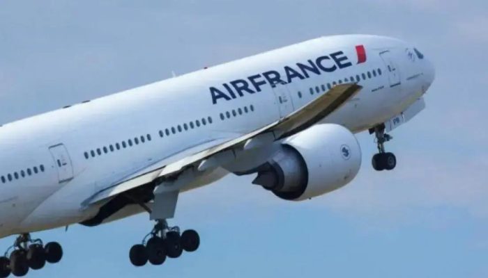 Deputado baiano solicita mais de R$ 20 mil por passagens para Paris