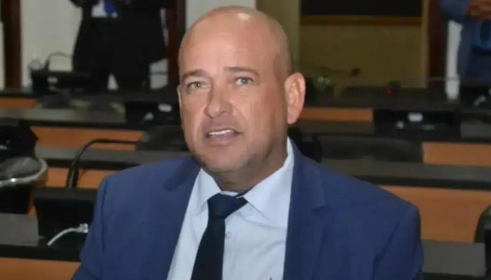 Deputados decidem em votação secreta sobre prisão de Binho Galinha