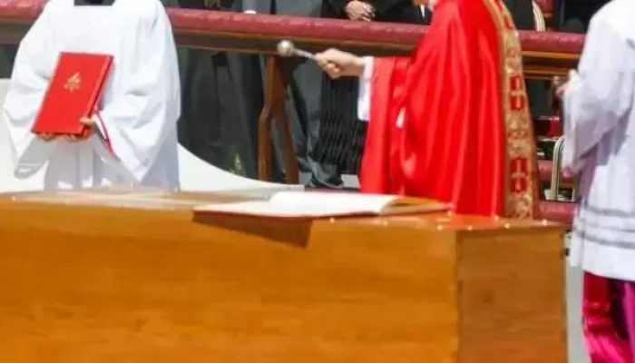 Despedida do Papa Francisco: Enterro é marcado por homenagens e luto