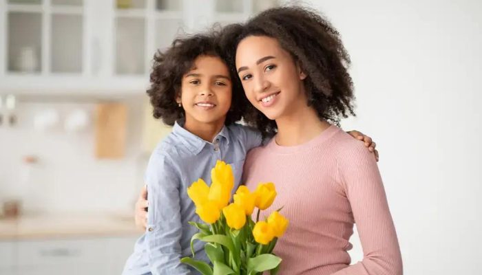 Dia das Mães: Entenda a importância econômica e as regras trabalhistas