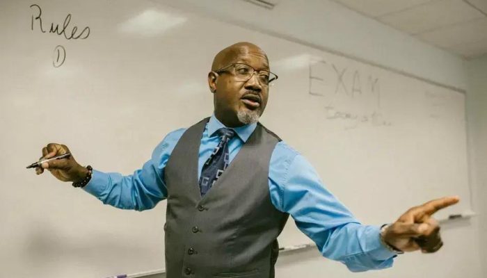 Dia dos Professores: feriado ou ponto facultativo? Entenda as diferenças