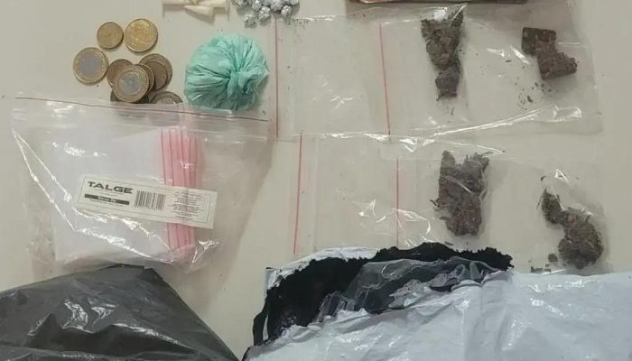 Duas mulheres são presas por tráfico de drogas em Camaçari