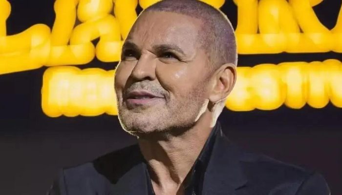 Eduardo Costa surge careca e revela motivo de transplante capilar