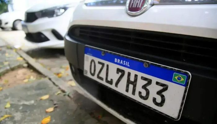 Entenda as novas placas de veículos e suas obrigações no Brasil