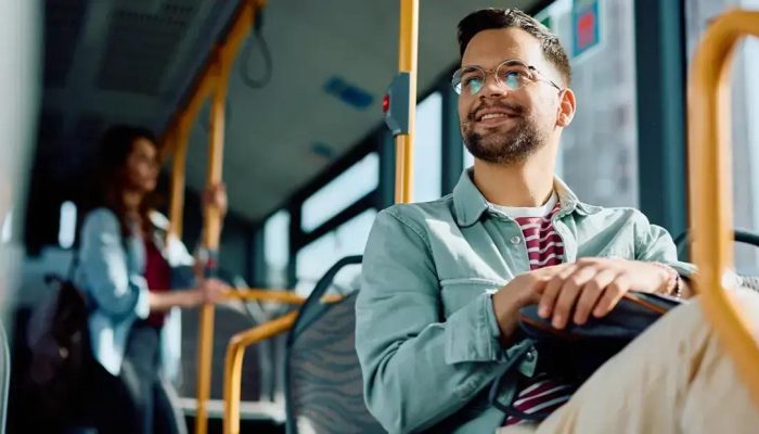 Entenda como a CLT define o deslocamento para o trabalho e seus direitos