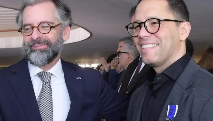 Escritor Itamar Vieira Junior recebe honraria em Brasília