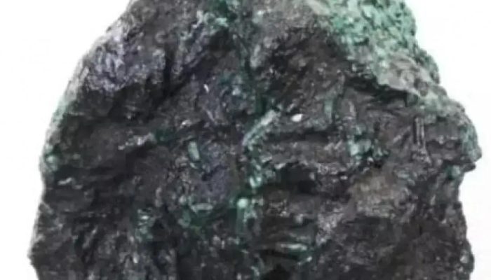 Esmeralda de 92,5 kg encontrada na Bahia será leiloada por R$ 100 milhões