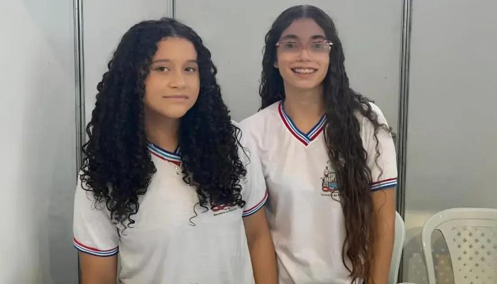 Estudantes da Bahia criam spray anti-inflamatório com cachaça e ervas