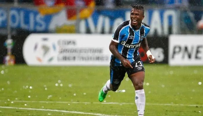 Ex-jogador do Grêmio, Miller Bolaños, detido por porte ilegal de arma