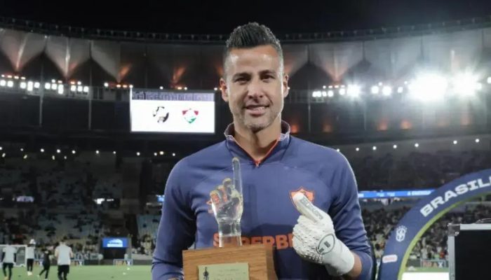 Fábio é homenageado pela CBF por recorde mundial de jogos no futebol