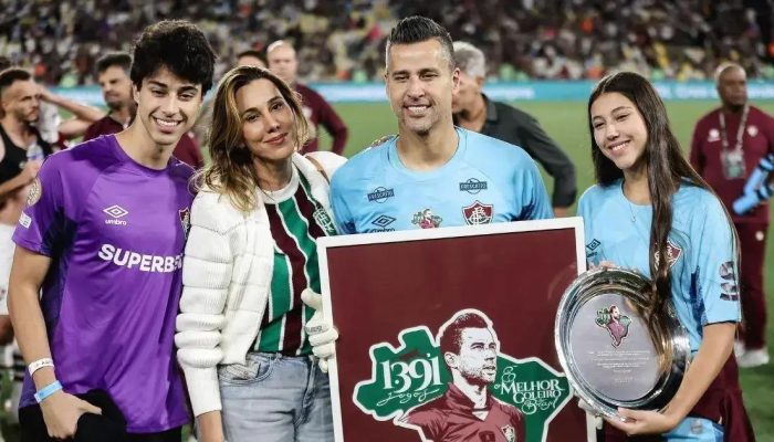 Fábio supera Peter Shilton e se torna jogador com mais jogos na história