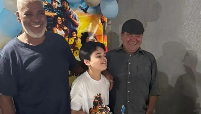 Festa de aniversário surpresa com Pablo e Luisão encanta menino de 12 anos