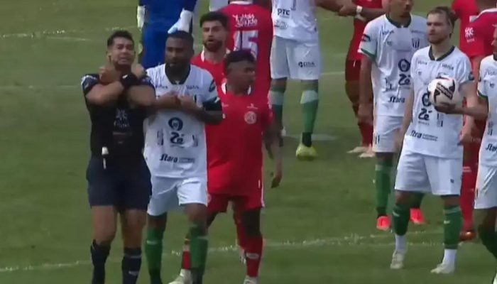 Fifa ativa protocolo antirracismo pela primeira vez no Goianão