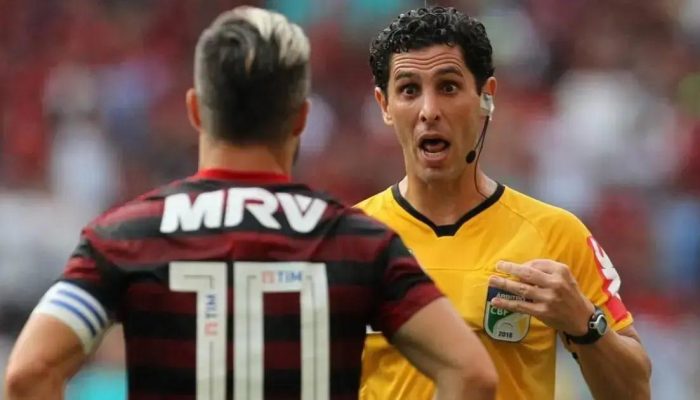 Flamengo critica arbitragem e alega paralisações excessivas nos jogos