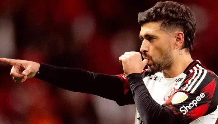 Flamengo vence Internacional por 2 a 0 e avança às quartas da Libertadores