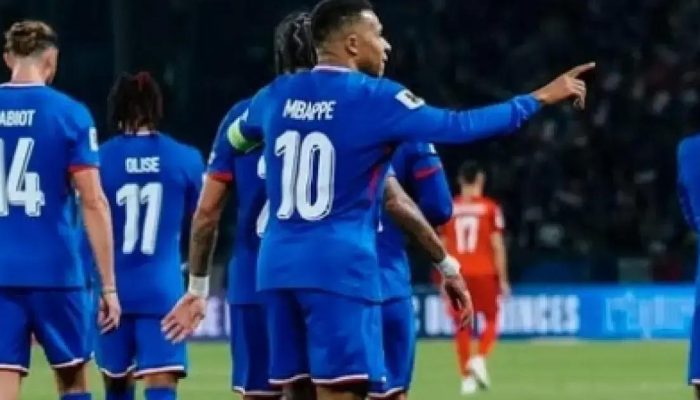 França vence Azerbaijão com golaço de Mbappé e segue invicta nas eliminatórias